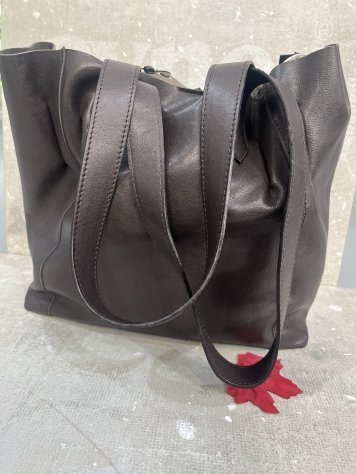 BOLSO MARRÓN PONY MANCHAS