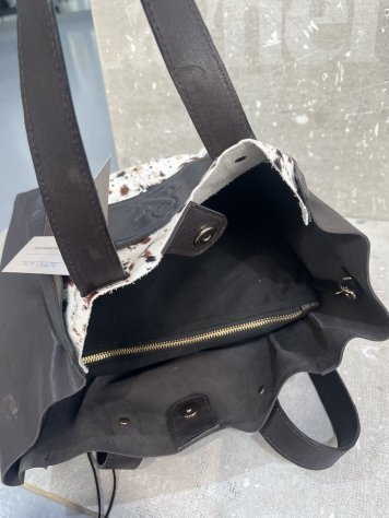 BOLSO MARRÓN PONY MANCHAS