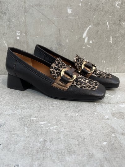 MOCASÍN MARRÓN DETALLE POTRO LEOPARDO