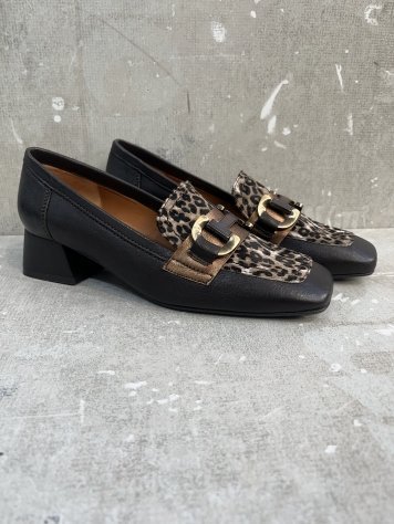 MOCASÍN MARRÓN DETALLE POTRO LEOPARDO