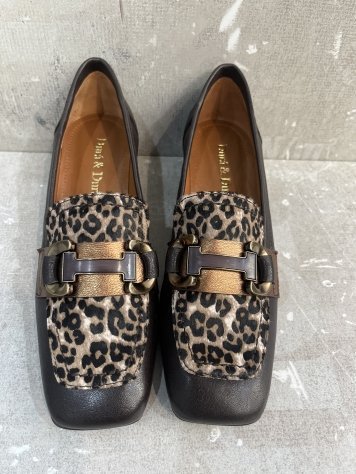 MOCASÍN MARRÓN DETALLE POTRO LEOPARDO