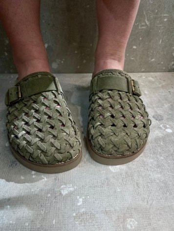 ZUECO ANTE VERDE TRENZADO