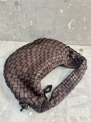 11R11 BOLSO TRENZADO CAFÉ