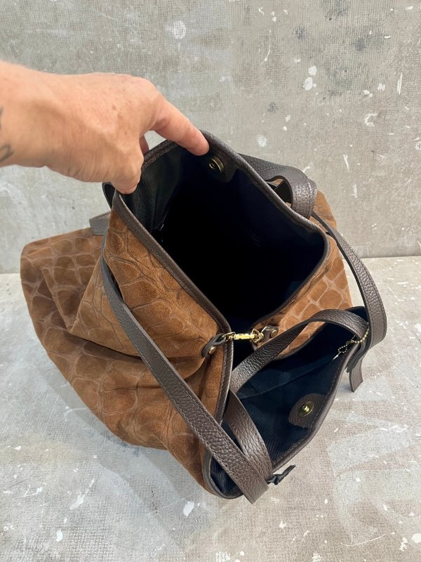 11R08 BOLSO SERRAJE CUERO CUADRADO BOLSILLO