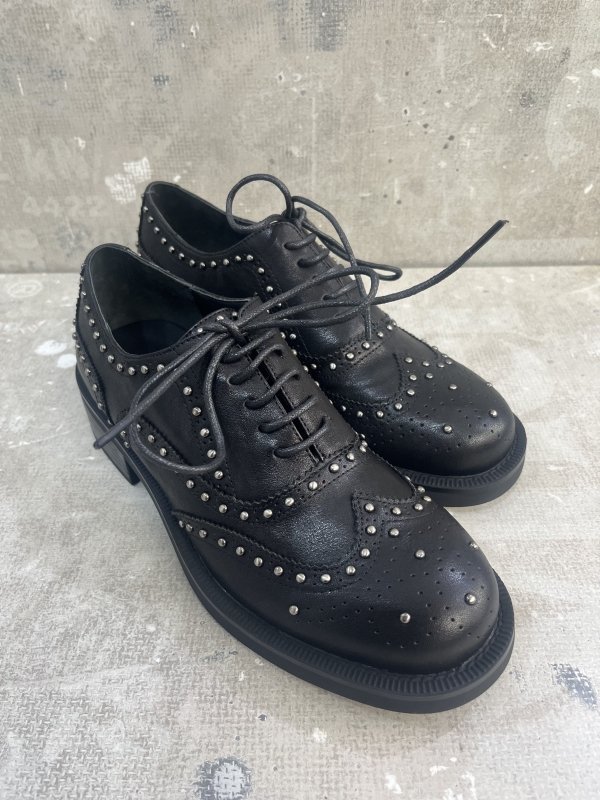Zapato Oxford remaches 96M03