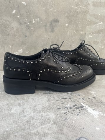 Zapato Oxford remaches 96M03